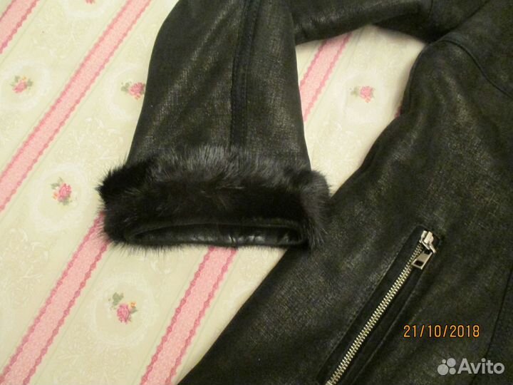 Облегченная дубленка необычного кроя