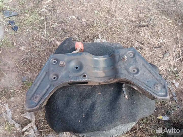 Подрамник Volkswagen Polo 4 2005