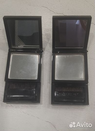 Футляр от/для пудры civenchy,с кисточкой,оригинал