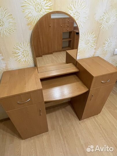 Туалетный столик