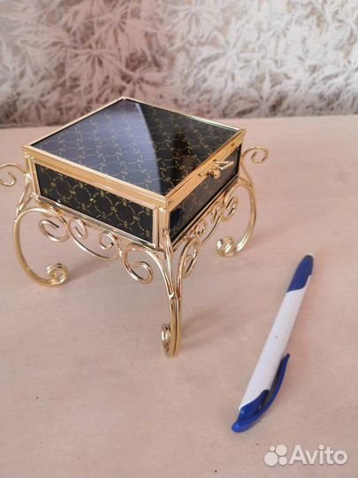 Шкатулка для украшений черная с золотом