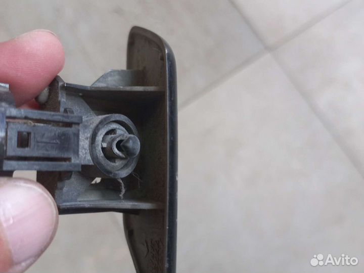 Крышка омывателя фары Toyota Prado 120