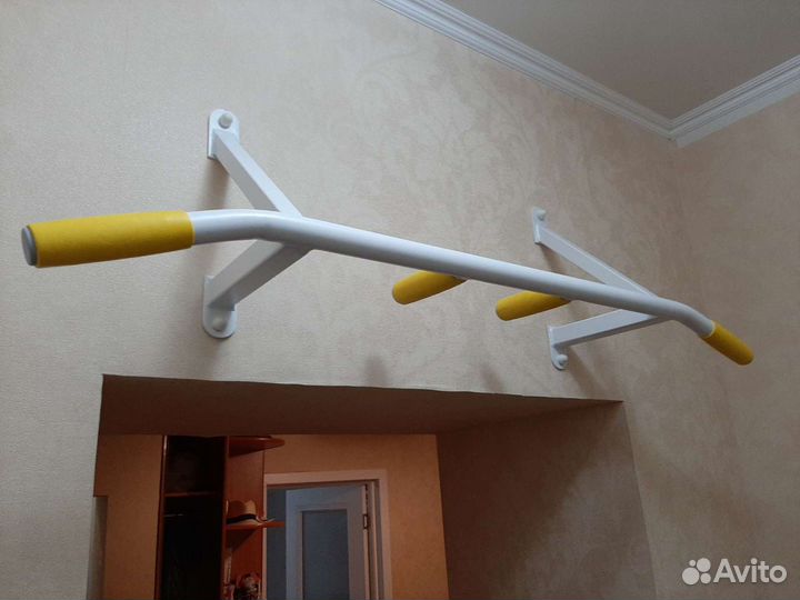 Турник наддверный