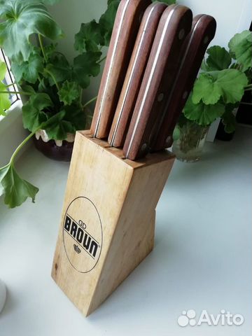 Подставка с кухонными ножами