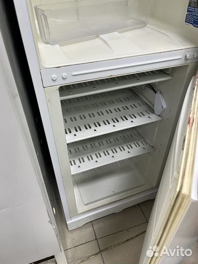 Холодильник indesit