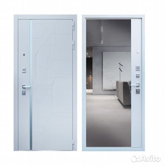 Дверь входная в квартиру с зеркалом