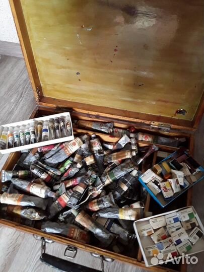 Продам краски и кисти