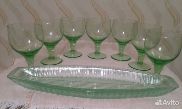 Рюмки и селёдочница из зелёного стекла СССР