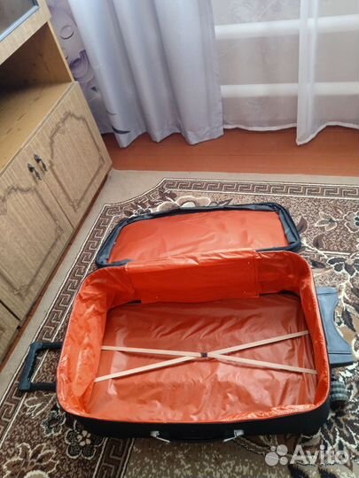 Чемодан на колесах большой