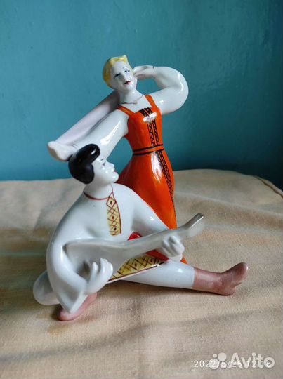 Статуэтка фарфор