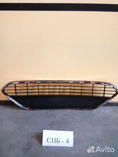 Решетка в бампер нижняя Форд Фокус