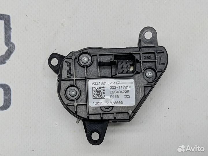 Кнопка на руле w221 S-class 278.932 09.2011