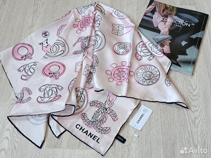 Розовый платок Chanel ручной край