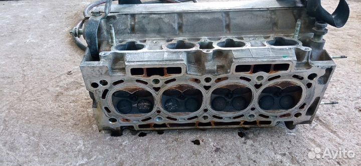 Головка двигателя на Пежо 406