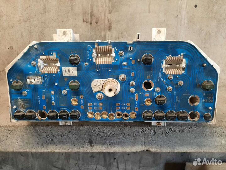 Приборная панель Mitsubishi space wagon 2