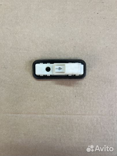 Кнопка крышки багажника Peugeot 308