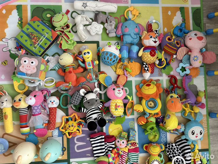 Игрушки подвесные для малыша