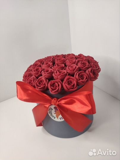 Красные Розы из Белого Шоколада - 37 шт в Коробке