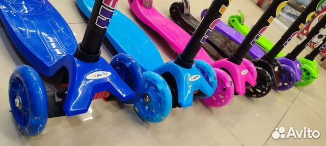 Самокат трехколесный