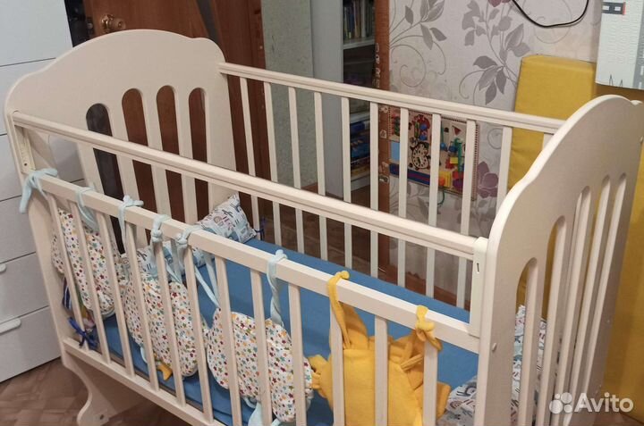 Детская кроватка с матрасом