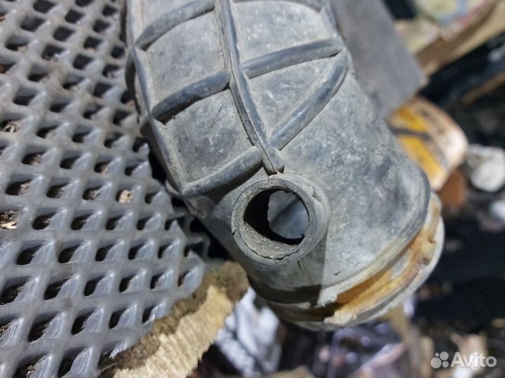 Патрубок воздушного фильтра на Ford Mondeo 3