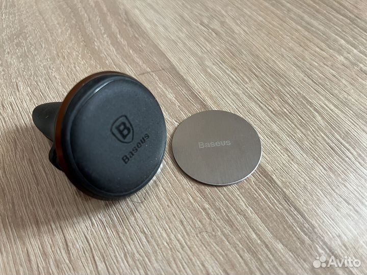 Магнитный держатель смартфона в авто Baseus