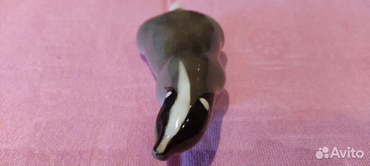 Статуэтка. Крадущийся барсук. лфз