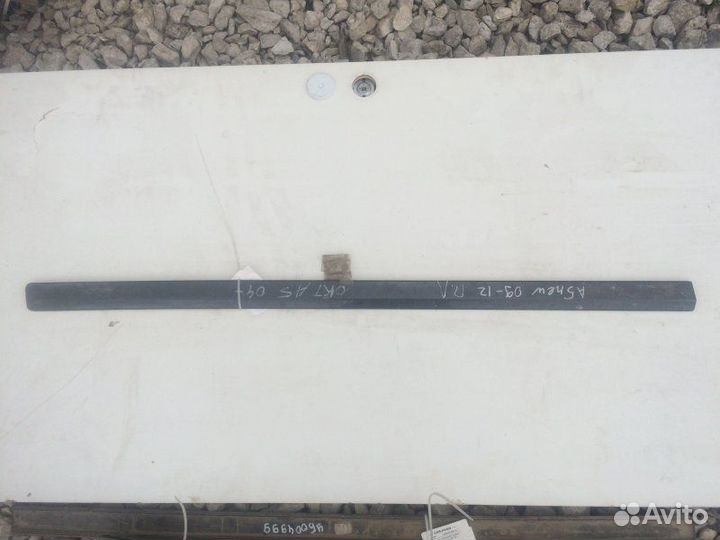 Молдинг передний левый Skoda Octavia A5 или 1Z