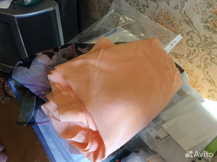 Отрезы шелковых тканей : натур., синтетические