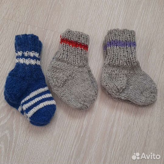 Носки, следки и руковички вязаные