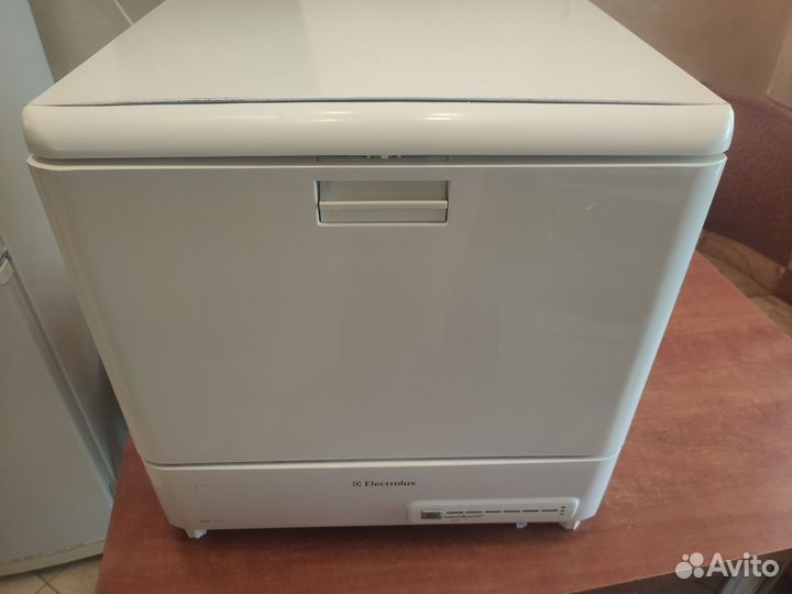 Посудомоечная машина Electrolux ESF2410 на запчаст