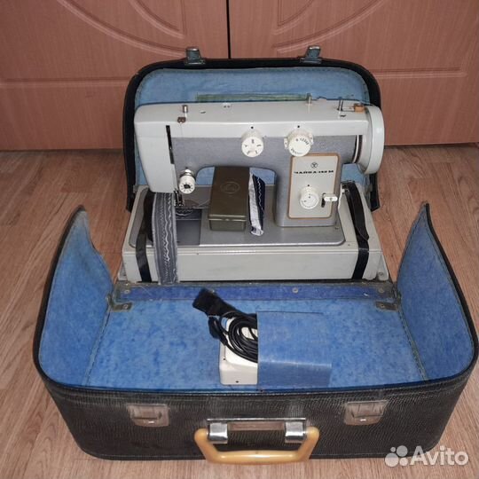 Швейная машинка чайка 142м