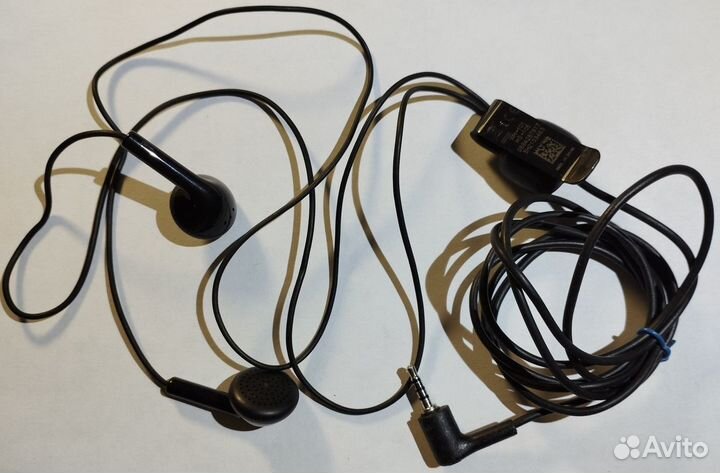 Проводные наушники для телефона
