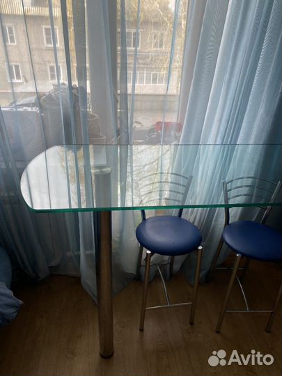 Барная стойка со стульями