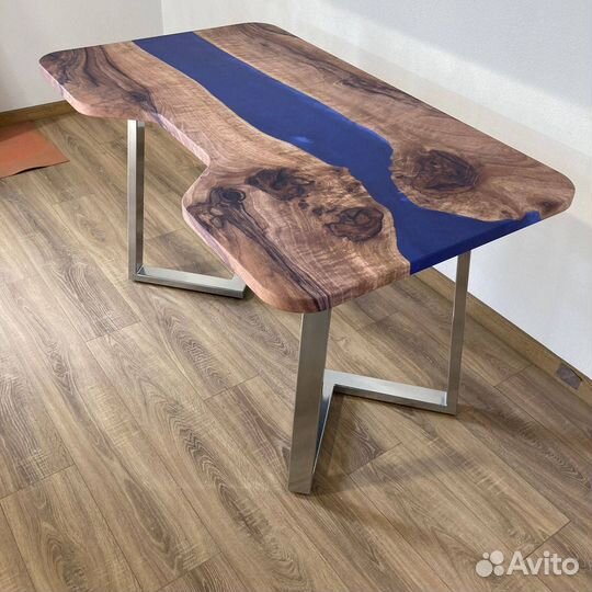 Компьютерный стол 'Horrible Concern'