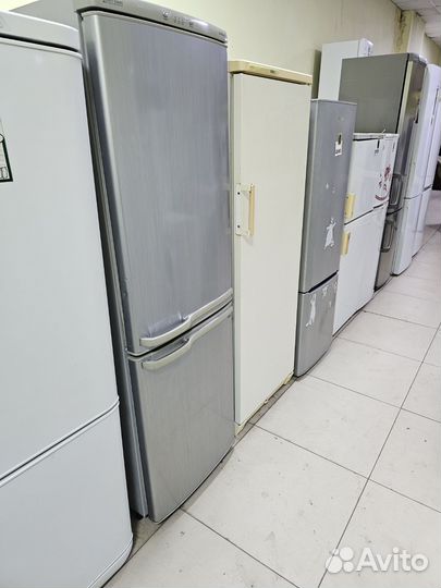 Холодильник Samsung