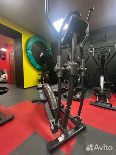 Эллиптический тренажер CardioPower E200