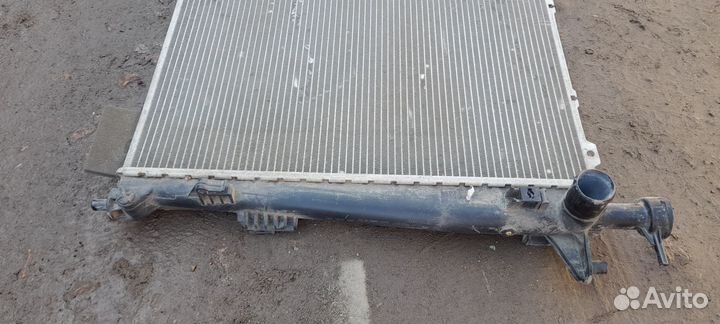 Радиатор основной Sorento 2 Поврежден пластик