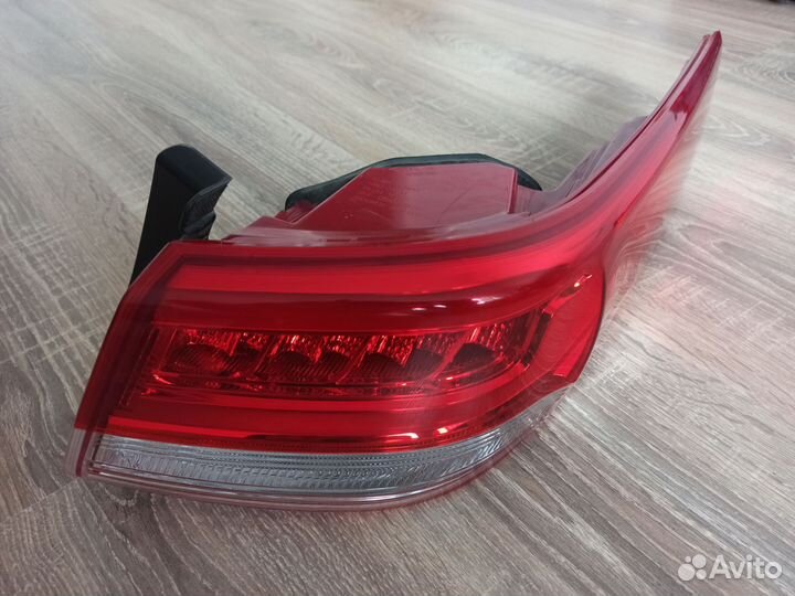 Фонарь задний правый внешний на KIA Optima IV JF