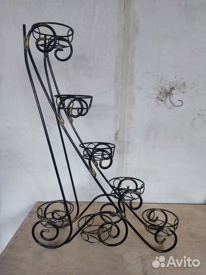 Подставка для цветов кованная