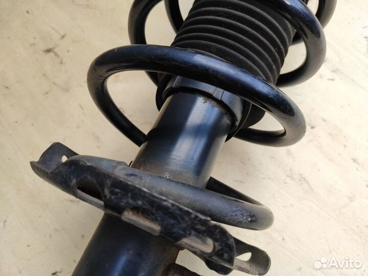 Амортизатор правый в сборе на Astra H Zafira B