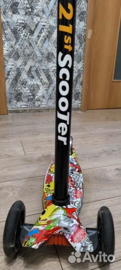 Самокат трехколесный