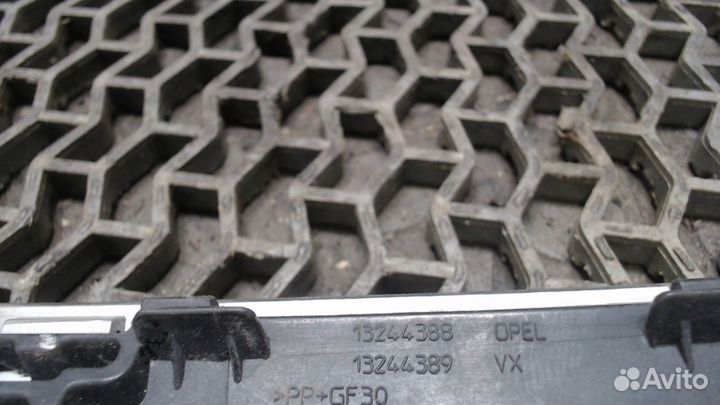 Накладка крышки багажника Opel Insignia, 2011