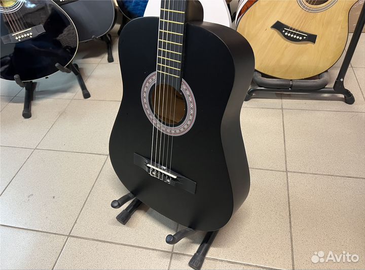 Гитара черная