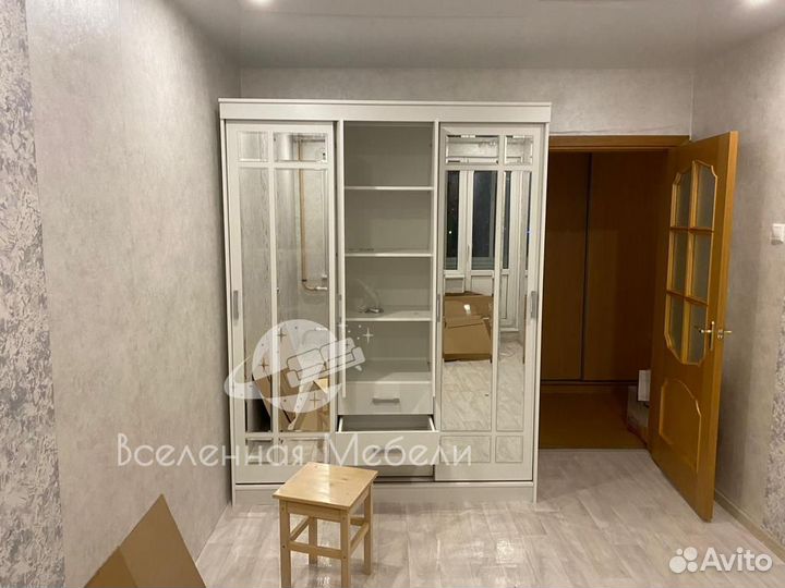Шкаф купе с зеркалом