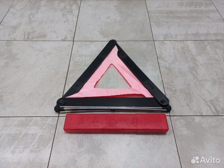 Знак аварийной остановки Mercedes E320 S211