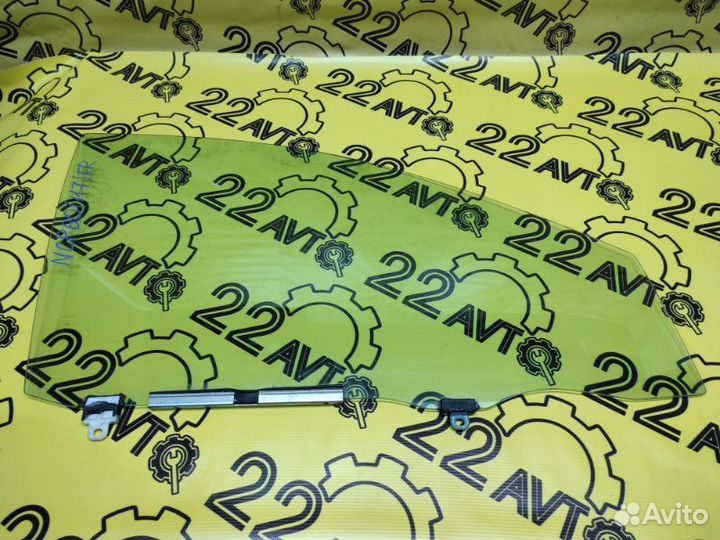 Стекло переднее правое Toyota Ist NCP60 2NZ-FE