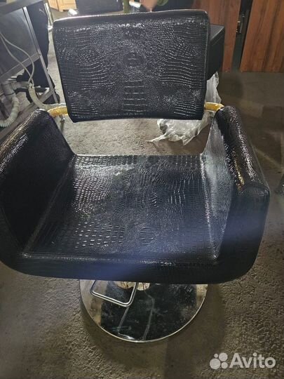 Парикмахерское кресло
