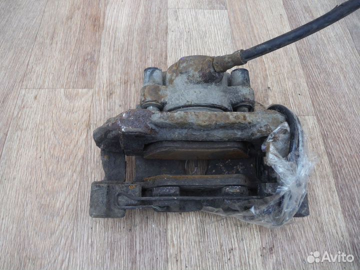 Суппорт передний левый Mercedes E W210 1997