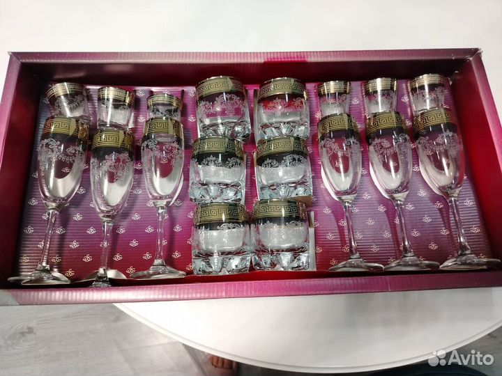Набор бокалов и рюмок